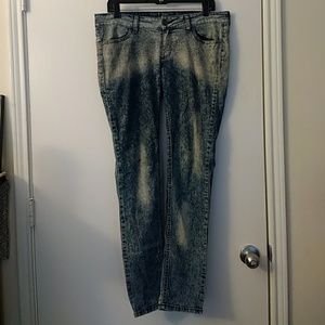 Stone washed skinny jeans